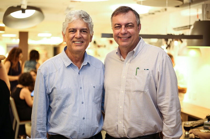  José Raimundo Campos e Marcos Vinicius Fonseca                            
